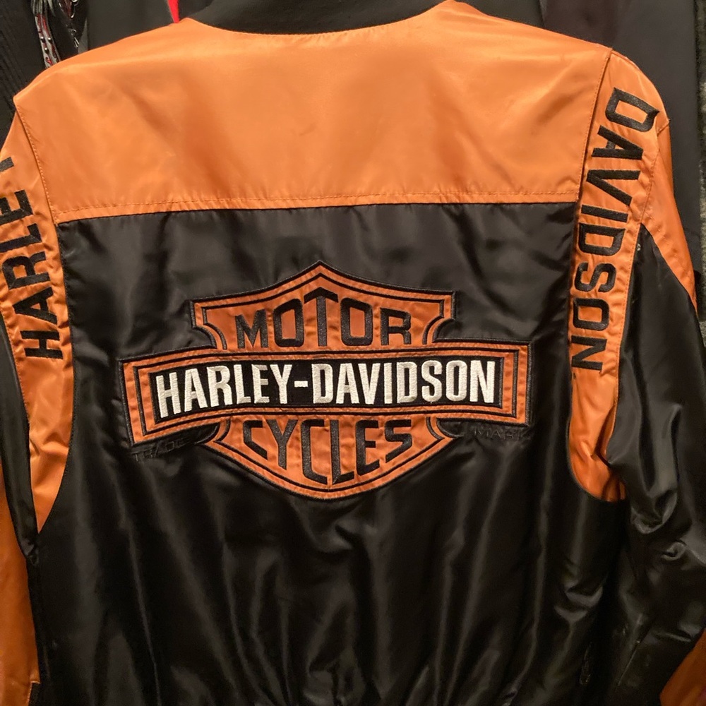 Harley-Davidson Men's Small Jacket. Fits me as a woman’s size Large .